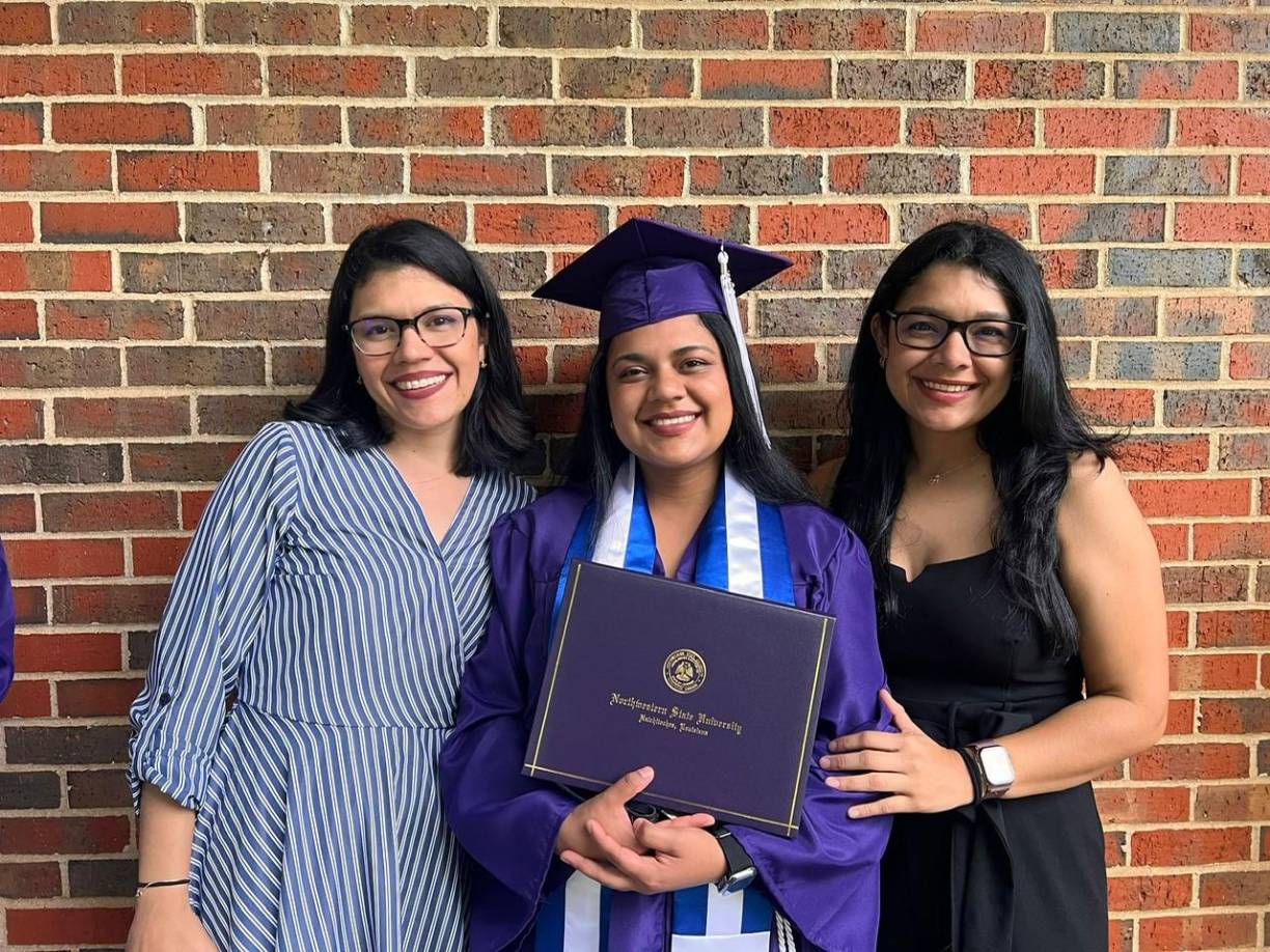 Hace una semana, la menor de las hermanas Corrales, cuya historia destacó este rotativo, se graduó con honores.