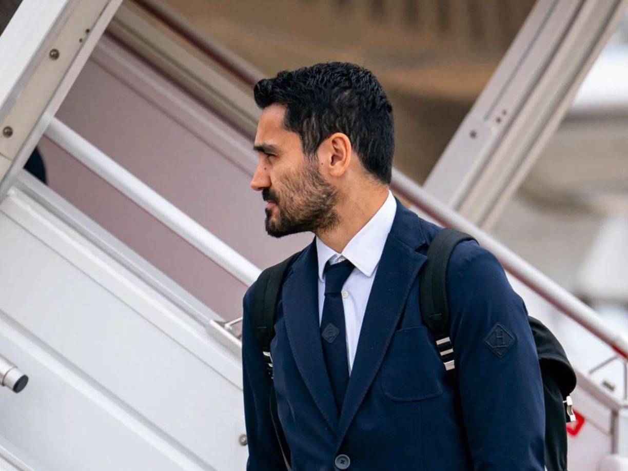 Un motivo de su adiós es que Gündogan ocupa mucho espacio en la masa salarial del equipo ya que aunque llegó libre, su ficha es muy alta ya que el Barcelona tuvo que poner sus millones encima de la mesa ante las ofertas que tenía de otros clubes y del propio CIty para renovar.