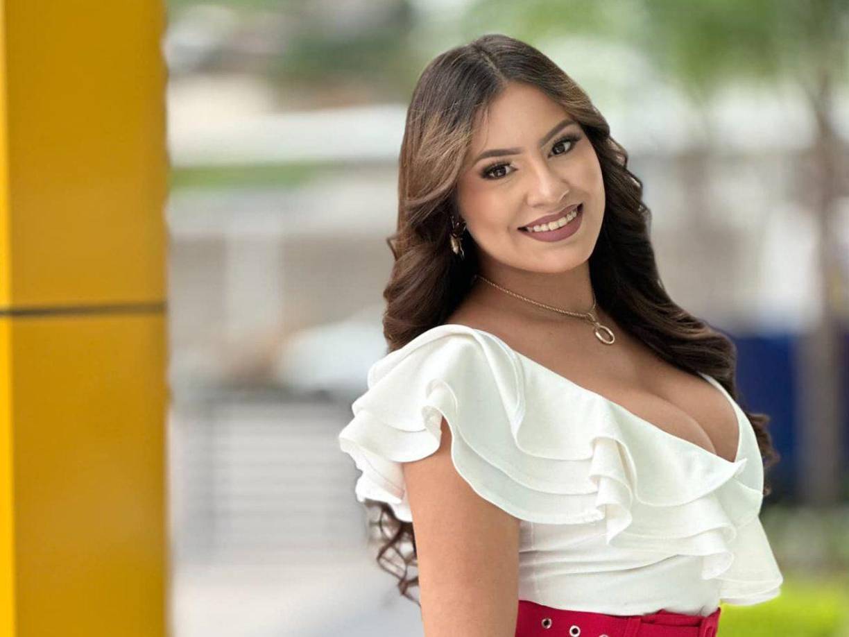 Alejandra Rubio se unió a las críticas lanzadas por Ariela sobre Pavón y contó una experiencia: “uve la oportunidad de estar en un evento con él en Estados Unidos, todos éramos invitados al mismo evento y nos tocó sentarnos en la misma mesa, él pidió que nos retiraran de ahí porque él era una estrella”, mencionó.