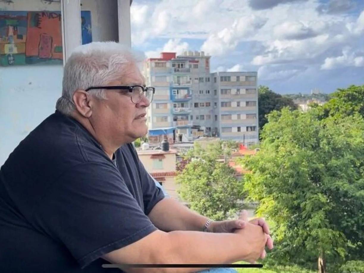 Carlos Massola incursionó en el cine, teatro y televisión de la isla, lo que lo convirtió en una figura prominente en este arte. Por otro lado, se comenta que Carlos Massola dejó una hija, de quien se desconoce su nombre y su edad