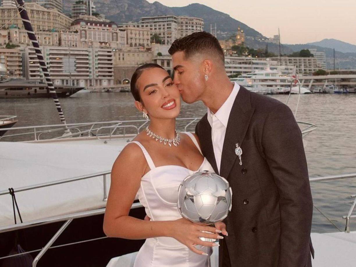 CR7 busca personas con habilidades de comunicación, capacidad para trabajar en equipo y de manejar situaciones difíciles de manera calmada y profesional.