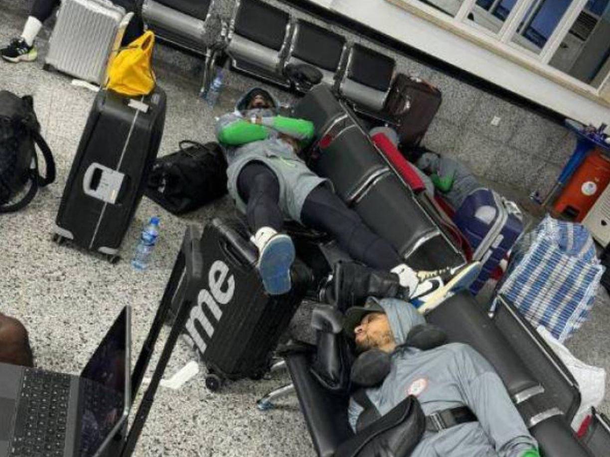 La selección de Nigeria se quedó 13 horas varados en un aeropuerto al norte de Libia, donde se iba a disputar el encuentro.