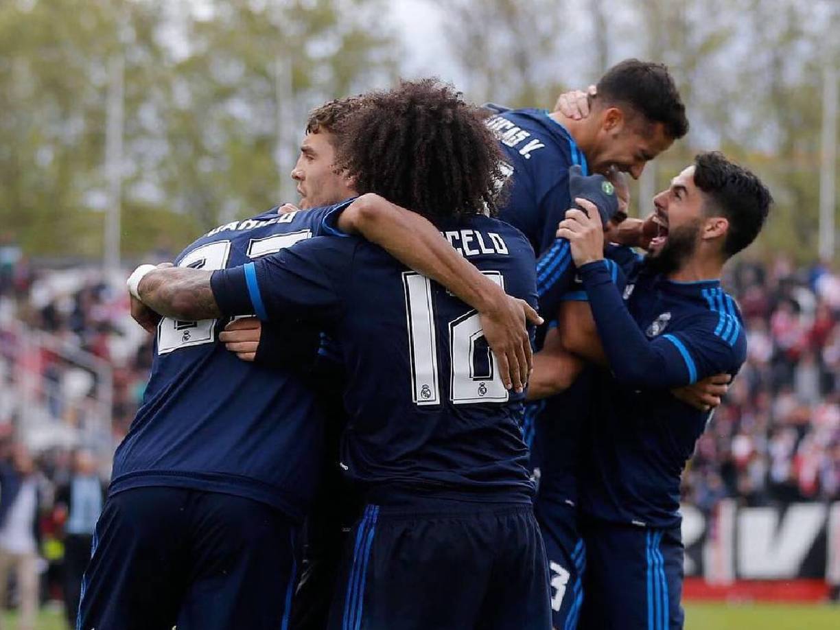 “Imponía mucho por su seriedad y profesionalidad. Alguna vez nos decía, vamos a cenar con Sergio (Ramos). Lo conocí cuando aún era juvenil, dándose un baño de agua fría. Cuando yo subí al primer equipo se acordó de eso”, confesó.