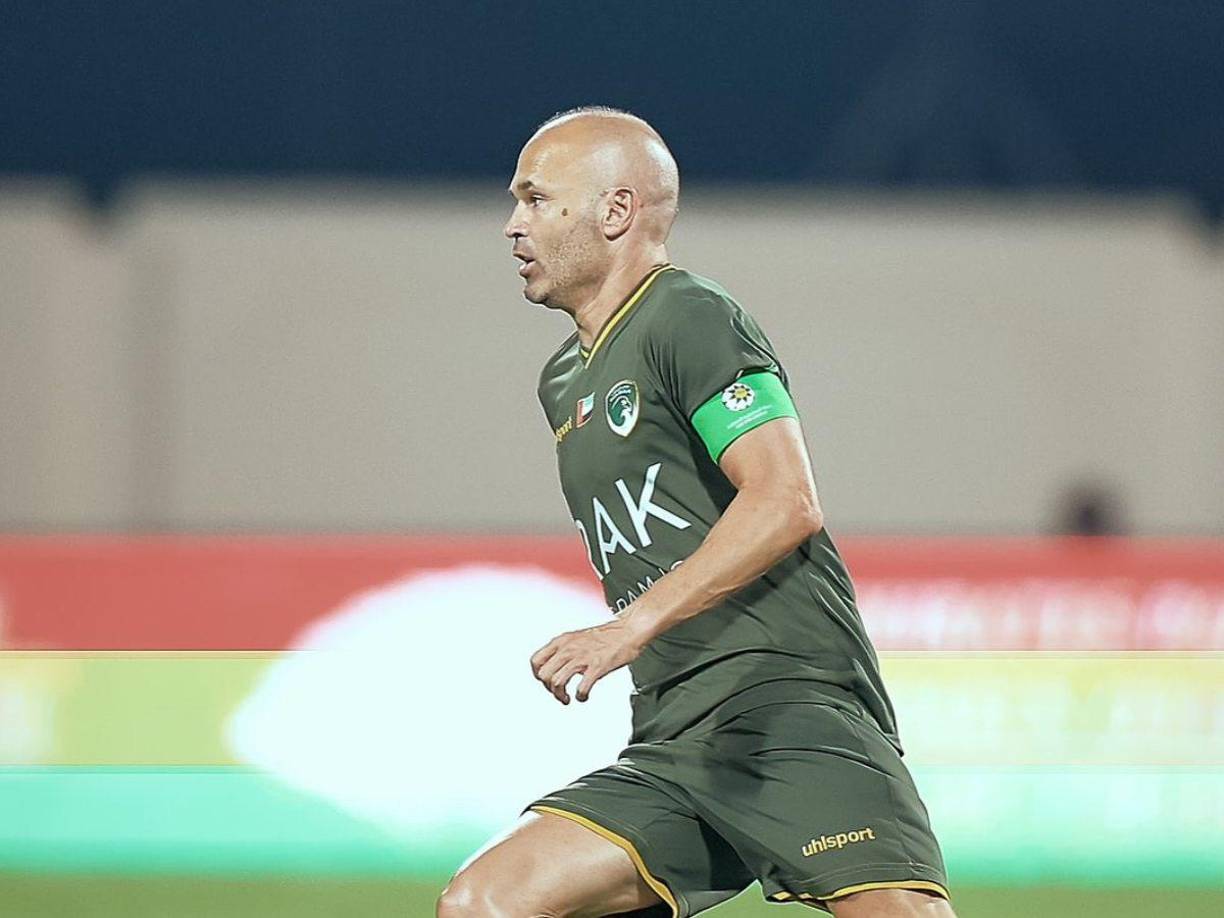 Durante su etapa por el fútbol japonés, el mediocampista tenía un salario de 2 millones de euros por termporada. Sin embargo, cuando llegó al Oriente Medio la cifra aumentó .