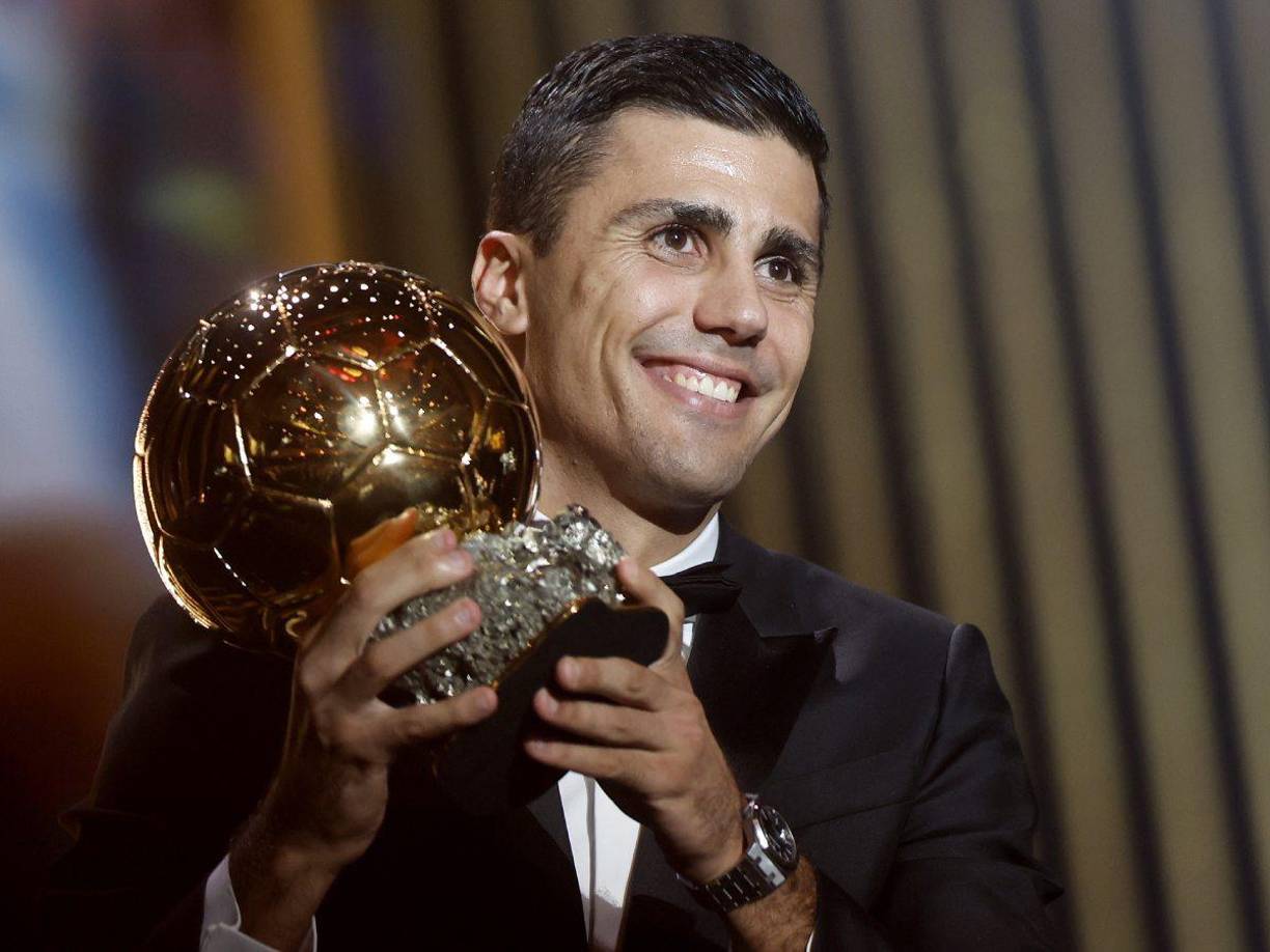 Rodri, volante de la selección de España y del Manchester City, superó a Vinicius al ser premiado con el Balón de Oro 2024, reconocimiento que se le otorga al mejor futbolista de la temporada,