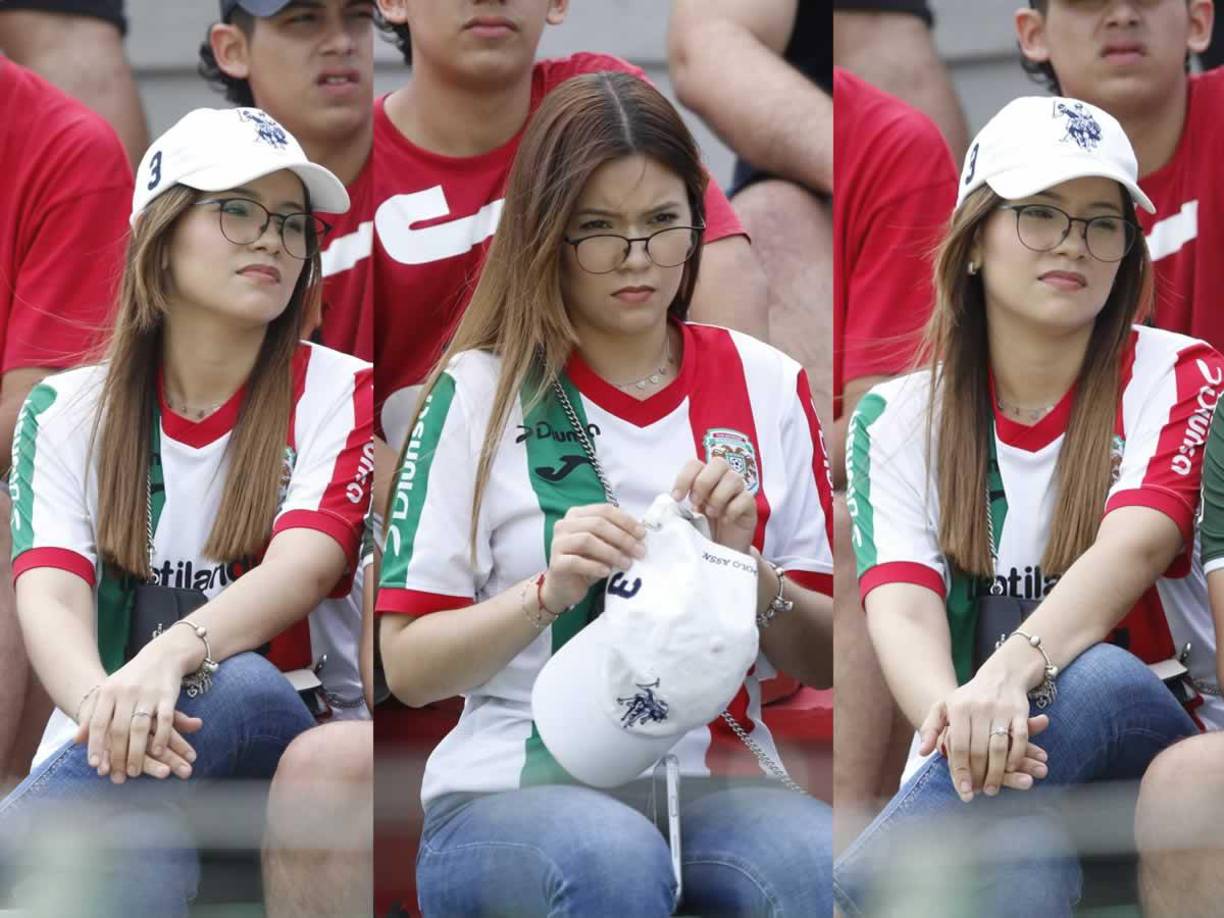 Esta linda aficionada del Marathón acaparó miradas en el estadio Yankel Rosenthal durante el partido contra la Real Sociedad.