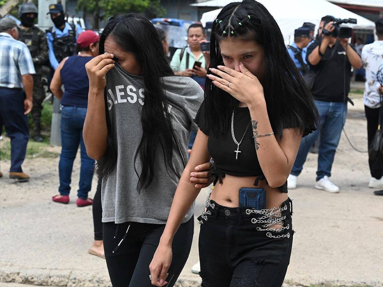 Lo único que saben es lo que en medios se informa, hay decenas de muertas, pero pocas identidades han sido reveladas.