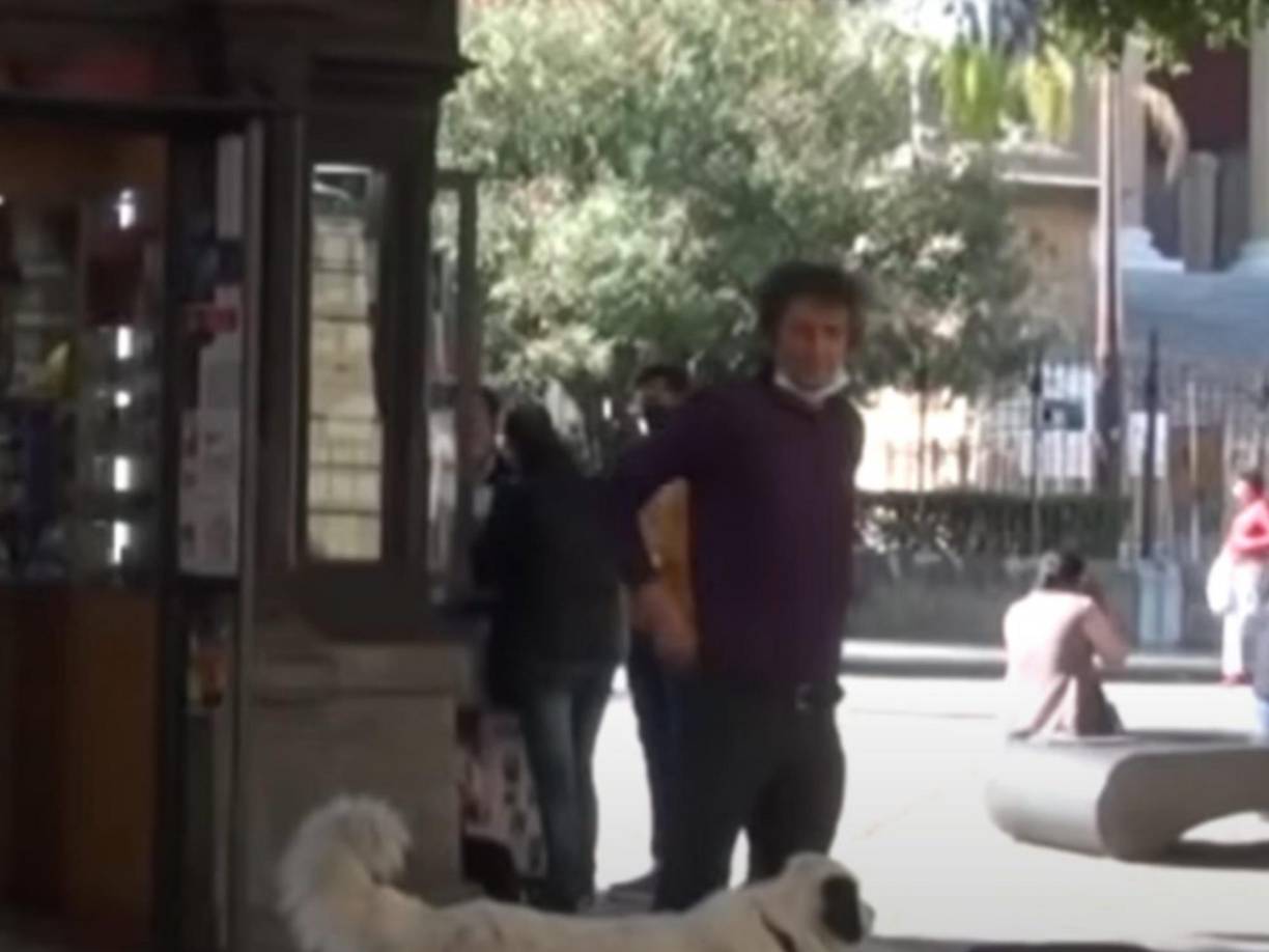 Mauro cuenta con 62 años de edad.