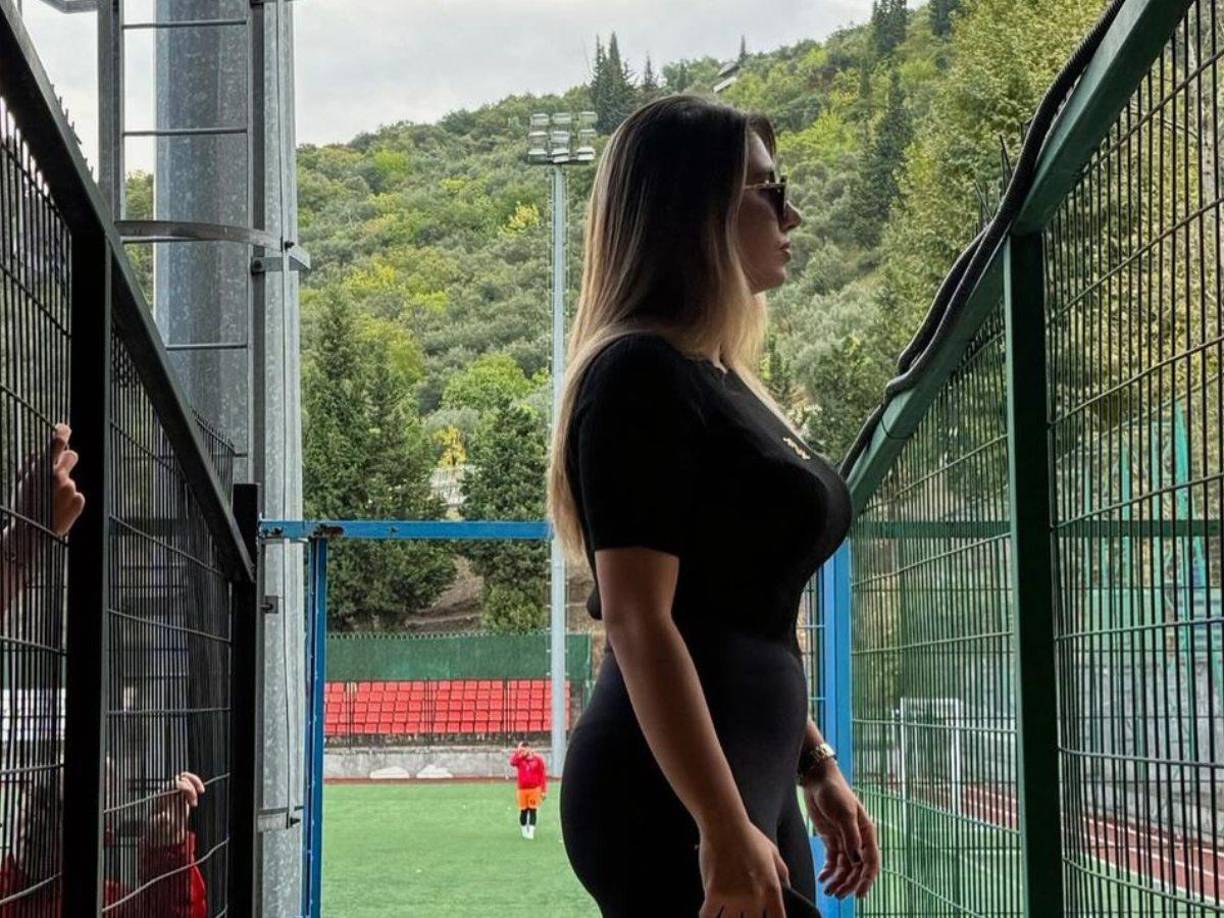 La Federación Turca de Fútbol fue la encargada de suspender a la jueza y a Orhan Erdemir, el hombre que estaría acompañando a la joven en las polémicas imágenes que fueron filtradas.