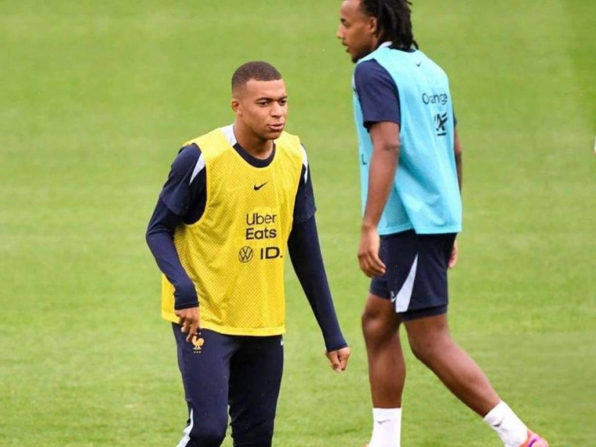 Previamente, otro que encendió las alarmas fue Ibrahima Konaté, integrante del plantel de Francia que dio a entender que su compañero podría necesitar un seguimiento en este momento.