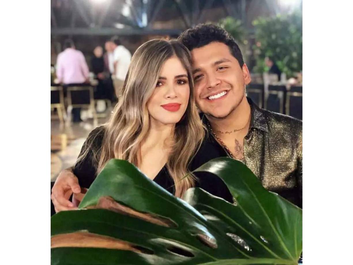Sin embargo, al momento de anunciar su separación de Belinda, Nodal indico que “lo que se rumora” no era cierto. En la imagen aparece el cantante cuando era novio de María Fernanda Guzmán. 