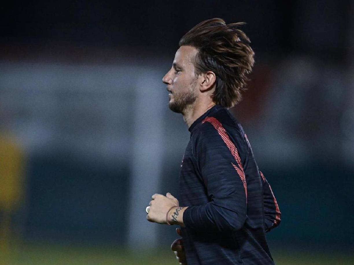 Ivan Rakitic, actualmente en el Al Shabab, habría informado a su club de su intención de dejar el equipo para regresar a Europa.