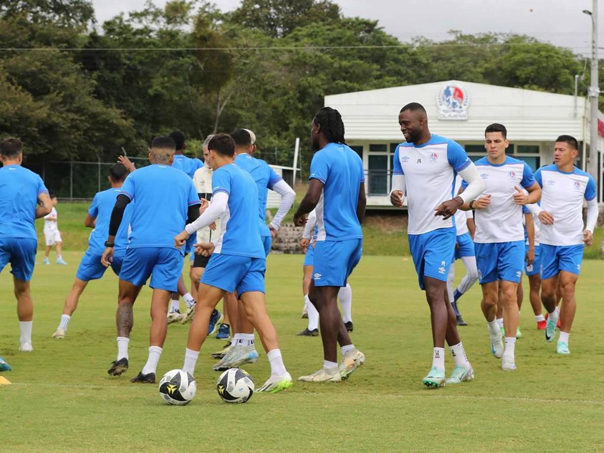 El plantel completo del Olimpia realizó la última práctica en el Centro de Alto Rendimiento (CAR) Jose Rafael Ferrari antes de enfrentar a los Potros.