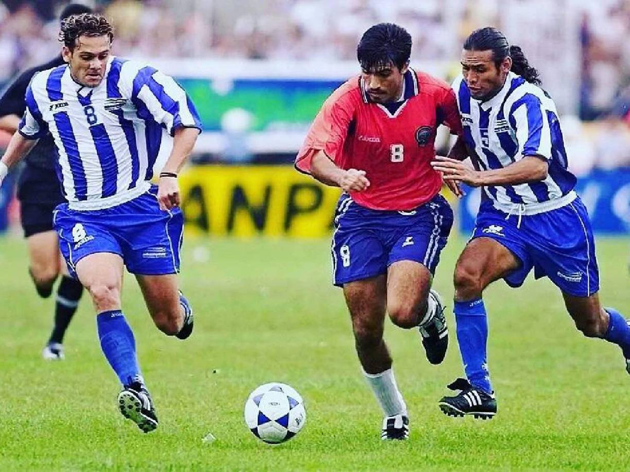 El “Flaco” Pineda fue titular en una de las generaciones de mayor prestigio para Honduras y fue parte del fatídico encuentro que perdió la Bicolor por 1-0 ante Trinidad y Tobago en San Pedro Sula, que sentenció la condena para la eliminatoria.