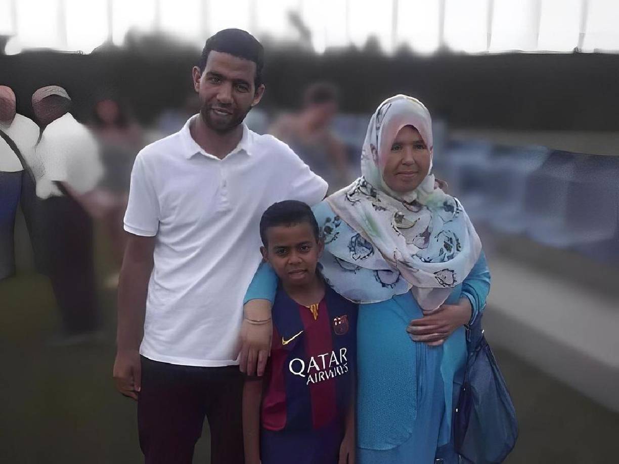 El hospital de Can Ruti no ha facilitado aún ningún parte médico de la evolución de Mounir Nasraoui, que al parecer sufrió dos puñaladas a la altura del abdomen.