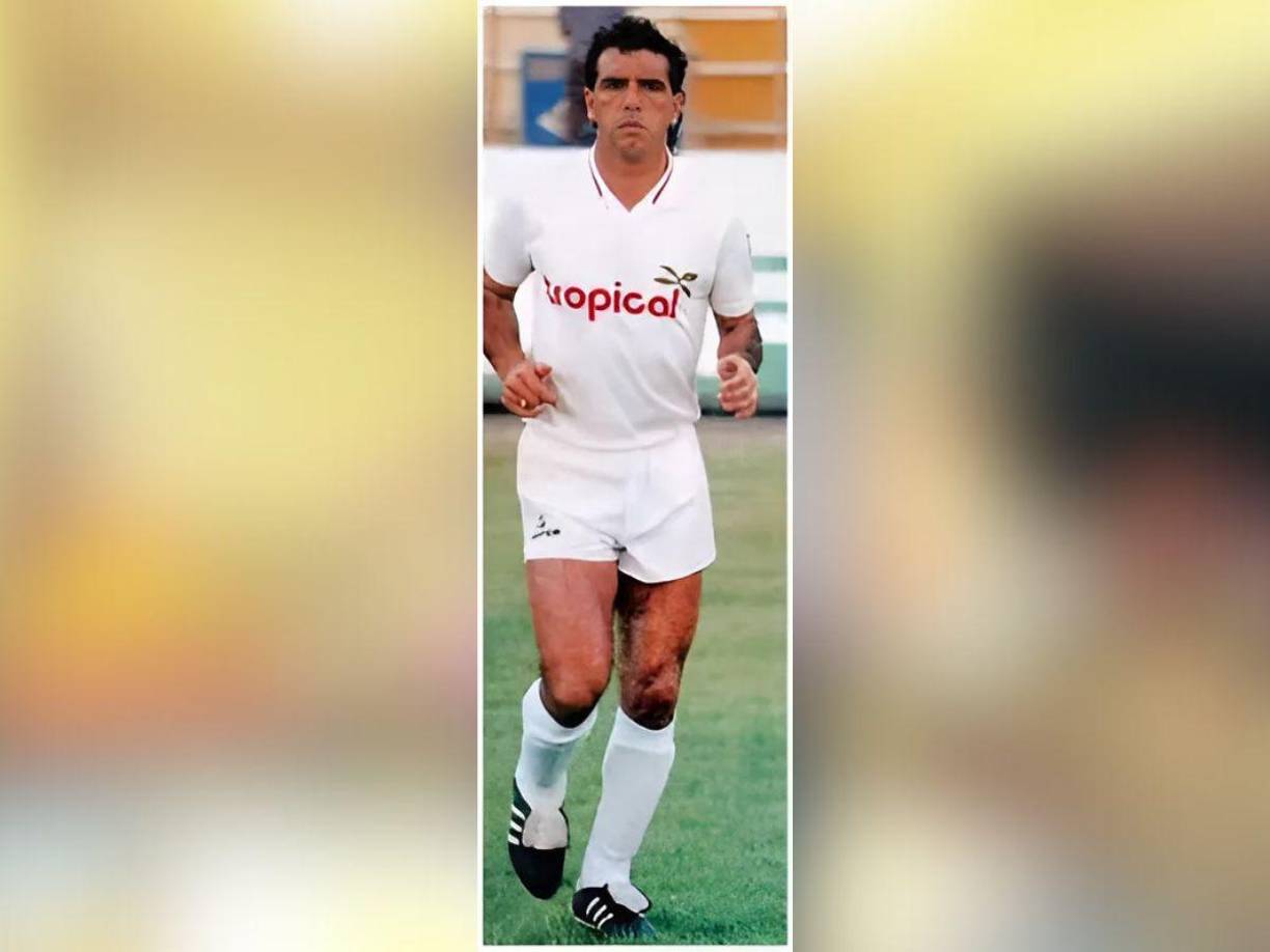 Vicente Daniel Viera, exjugador del Olimpia, Motagua y Marathón, murió este miércoles 22 de enero en San Pedro Sula, tras sufrir una recaída luego de una operación cerebral. En las últimas horas, luchó por su vida, pero su corazón no aguantó más.