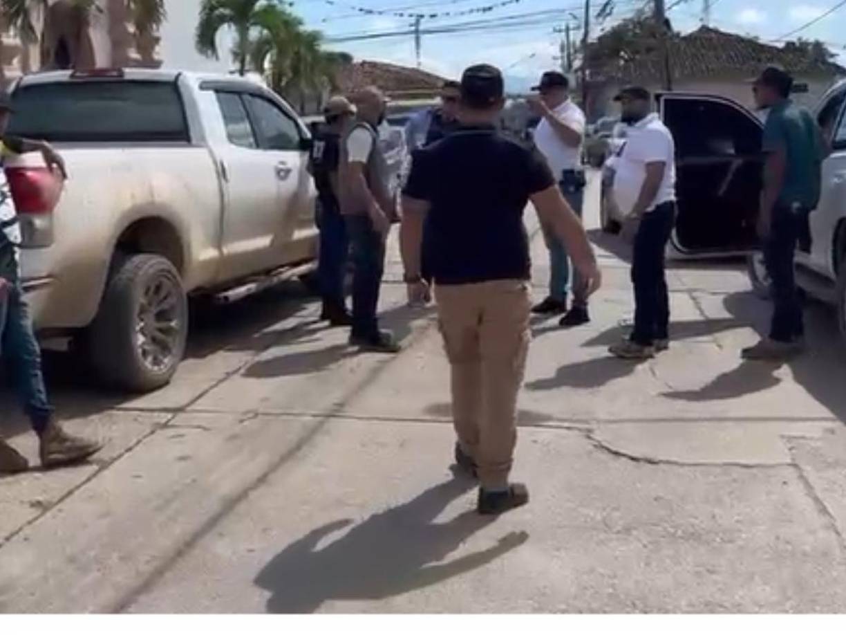 El conflicto entre policías y un grupo armado de civiles en Catacamas, Olancho ya repercusiones en dicha ciudad, ya que el ministro de Seguridad, Gustavo Sánchez ha ordenado capturar a todas las personas involucradas en dicho enfrentamiento.