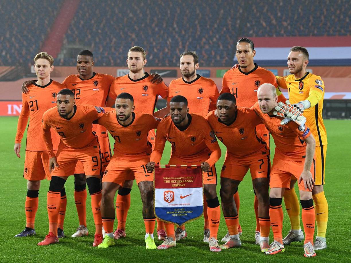 Holanda - Después de su ausencia en Rusia-2018, la tres veces subcampeona del mundo volverá a un Mundial, el de Qatar-2022. La nueva ‘’Naranja Mecánica’’ de Louis Van Gaal cuenta con una gran combinación entre jóvenes y experimentados.