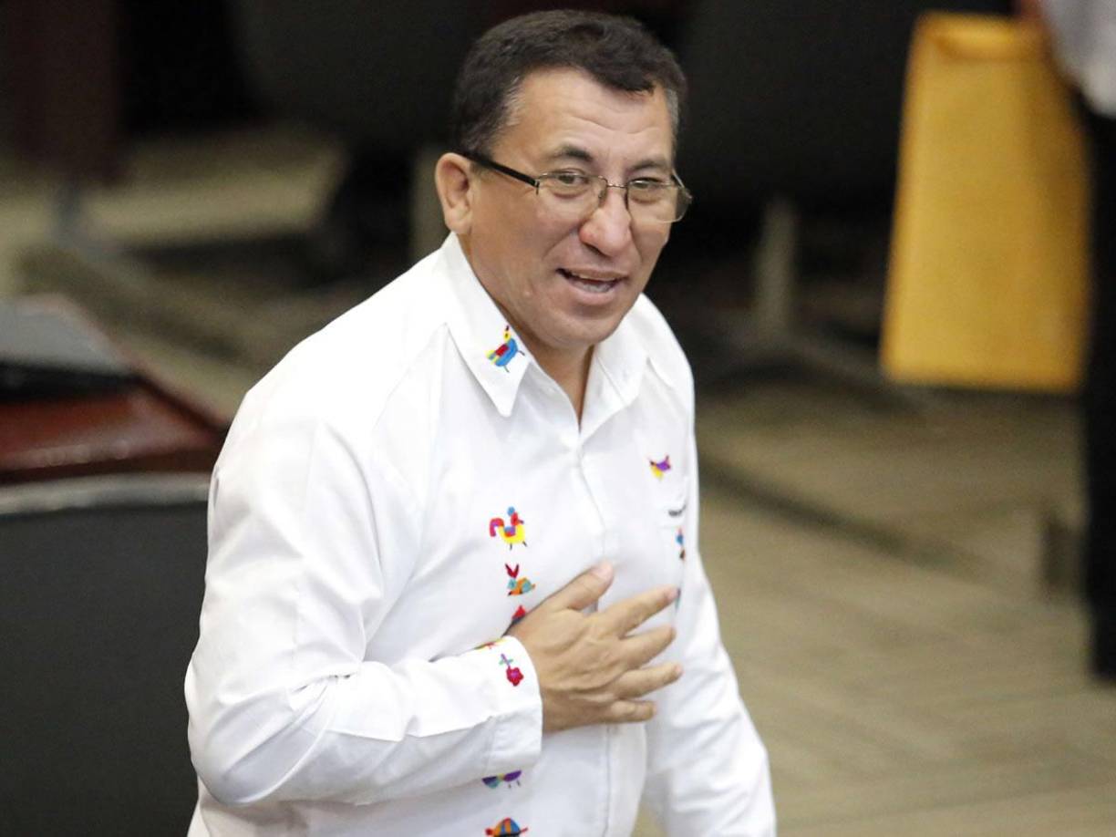 El diputado también destacó la respuesta del canciller Enrique Reina a Laura Dogu por las referidas declaraciones. “Cada vez que el canciller responde a la embajadora yo me siento orgulloso, porque primera vez tenemos una actitud de dignidad y pedimos respeto”, dijo. 