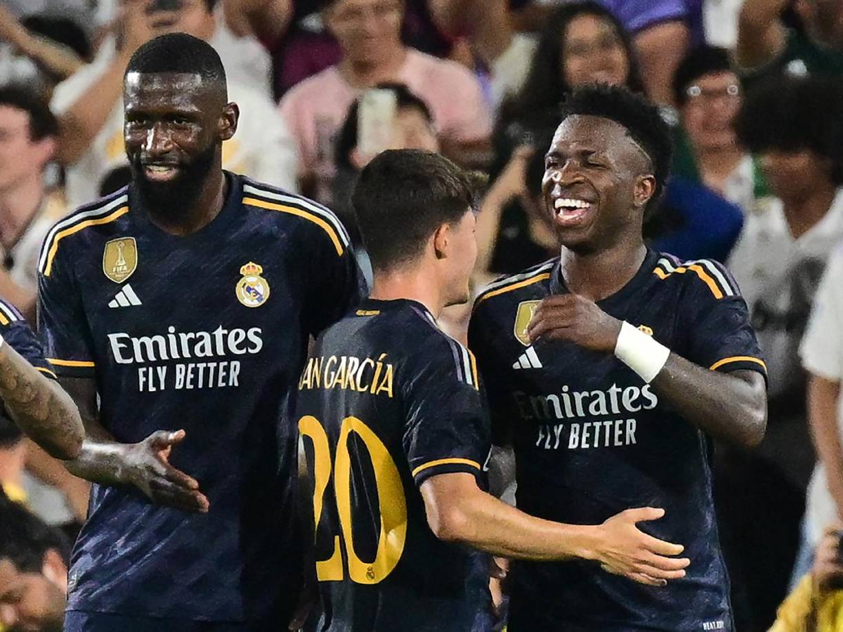 El extremo encontró su momento cuando, tras un gran servicio en largo de Modric, le ganó la pugna a Simon Kjaer y definió con clase ante el arquero. 