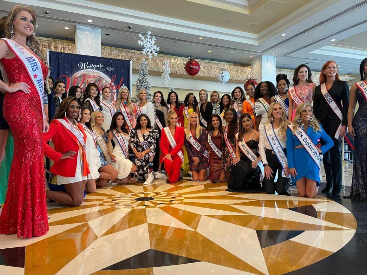 Mónika estudio Licenciatura en Periodismo y Relaciones Internacionales de la Universidad de San Diego California 2014. Sus redes sociales: IG: mrs.worldhonduras / FB: Monika-La Jefa