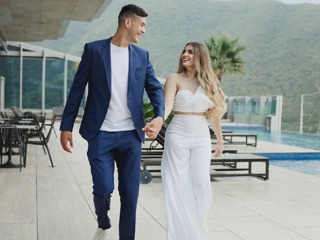 Tiene una relación de más de dos años con César Montes.