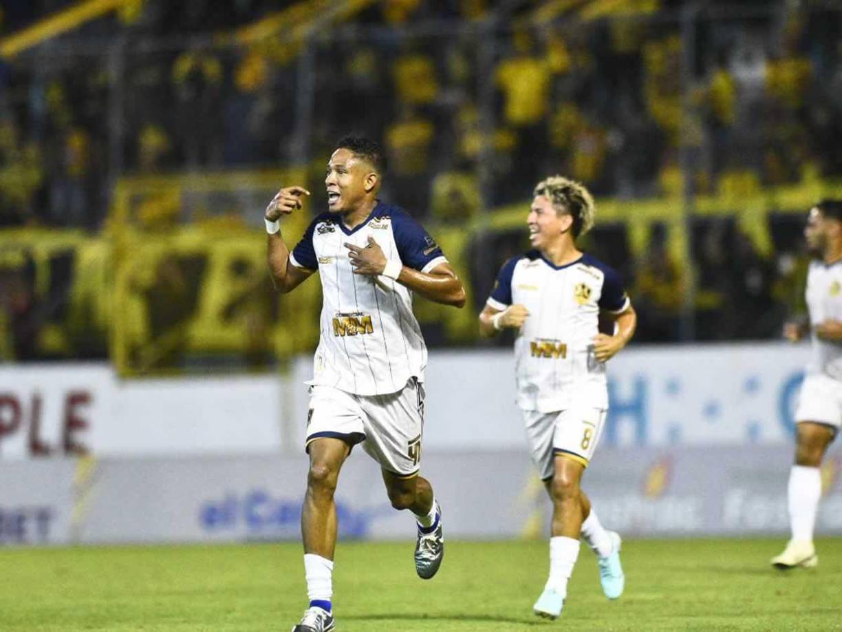 Christian Altamirano firmó un golazo para poner por delante en el marcador al Olancho FC.