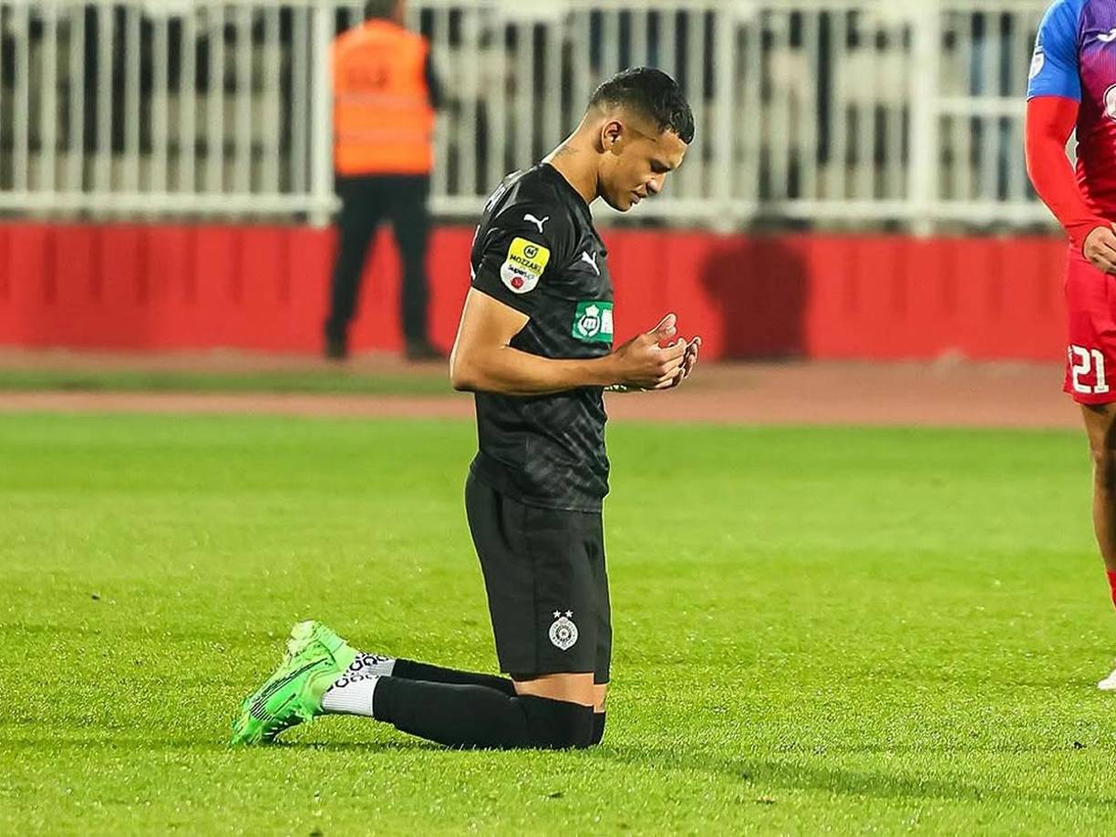 El fichaje del hondureño le salió un tanto asequible al Partizán, ya que le pagaron al Minnesota United de la MLS la suma de 500 mil dólares (12,380,000 lempiras). Arriaga firmó un contrato de tres años con el cuadro serbio.