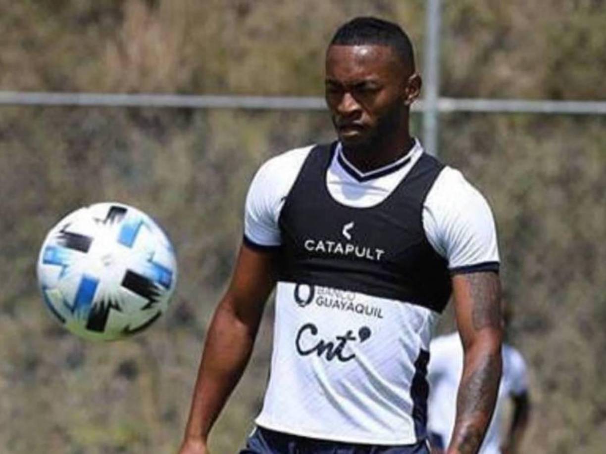  Los familiares del lateral derecho, cuyo club actual es Delfín, alertaron a la Policía de su desaparición, y desde entonces empezó la búsqueda.