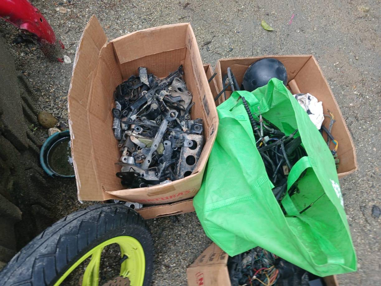 Tras la denuncia interpuesta contra Arnold la Dirección Policial de Investigaciones (DPI) llegó hasta la colonia Brisas del Paraíso, sector López Arellano para dsmantelar el centro de operaciones de este taller.