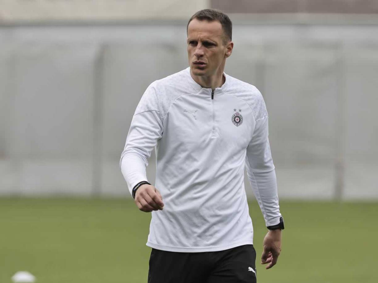”Kervin Arriaga cometió una falta disciplinaria que yo no experimenté ni como jugador ni como segundo entrenador, justo antes del partido”, empezó diciendo Marko Jovanovic.
