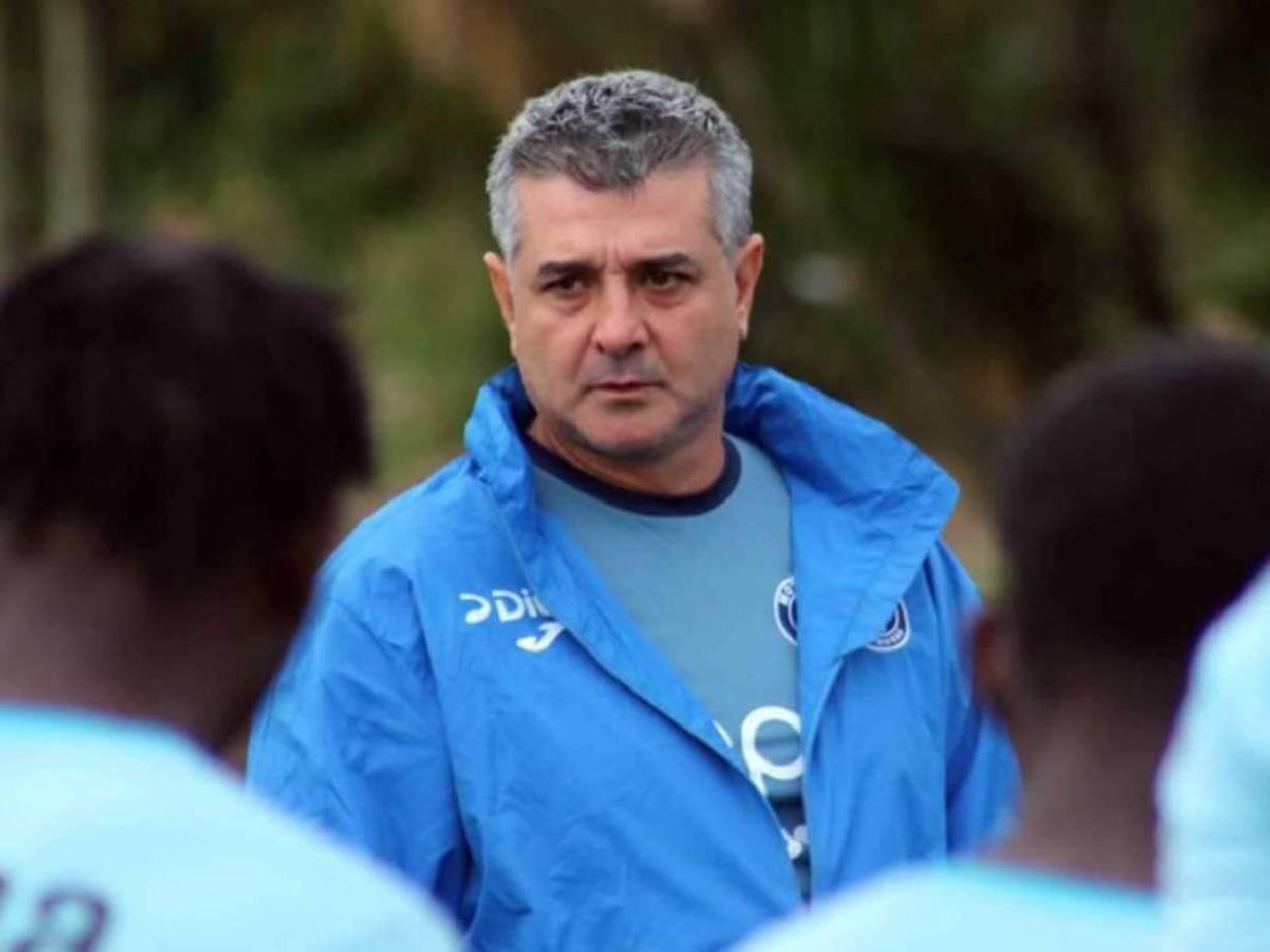 Según información que brinda Diario El Heraldo, en el seno de Motagua ya se está comenzando a hablar sobre la posibilidad de ofrecerle en las próximas semanas una oferta de renovación para Diego Vázquez. en virtud que su contrato concluye en mayo.