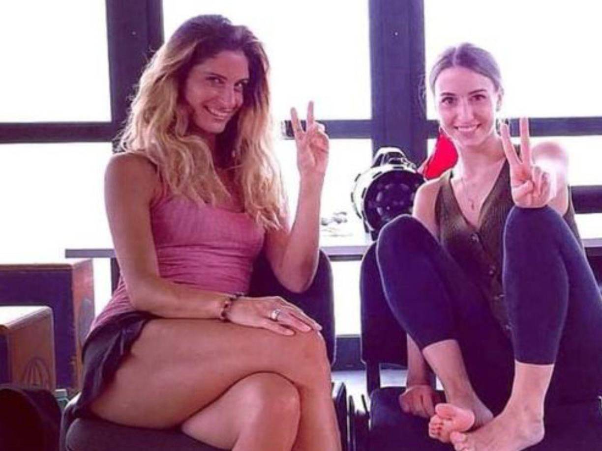 En redes sociales existen muy pocas fotos de ella, principalmente porque su Instagram lo utiliza para compartir clips de entrenamientos y los logros de sus gimnastas. 