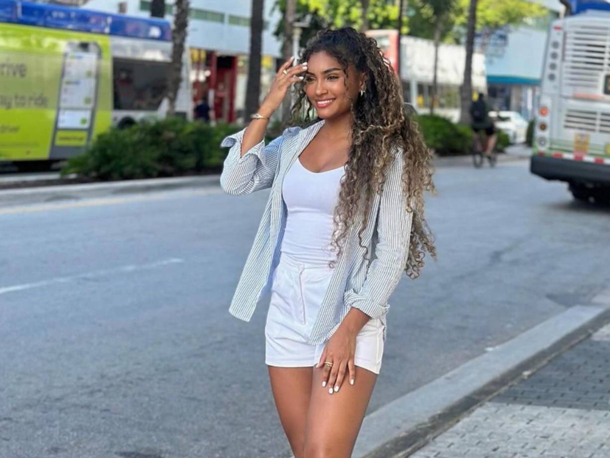 Sulay Mora de Ecuador es la hermosa reina de belleza que está implicado en el escándalo amoroso. 