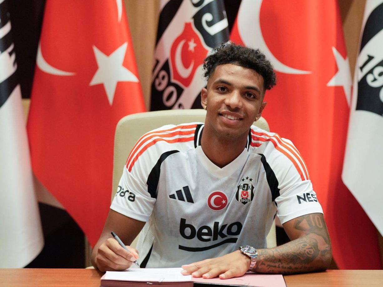 El centrocampista Cher Ndour deja al PSG y es nuevo jugador del Besiktas. 