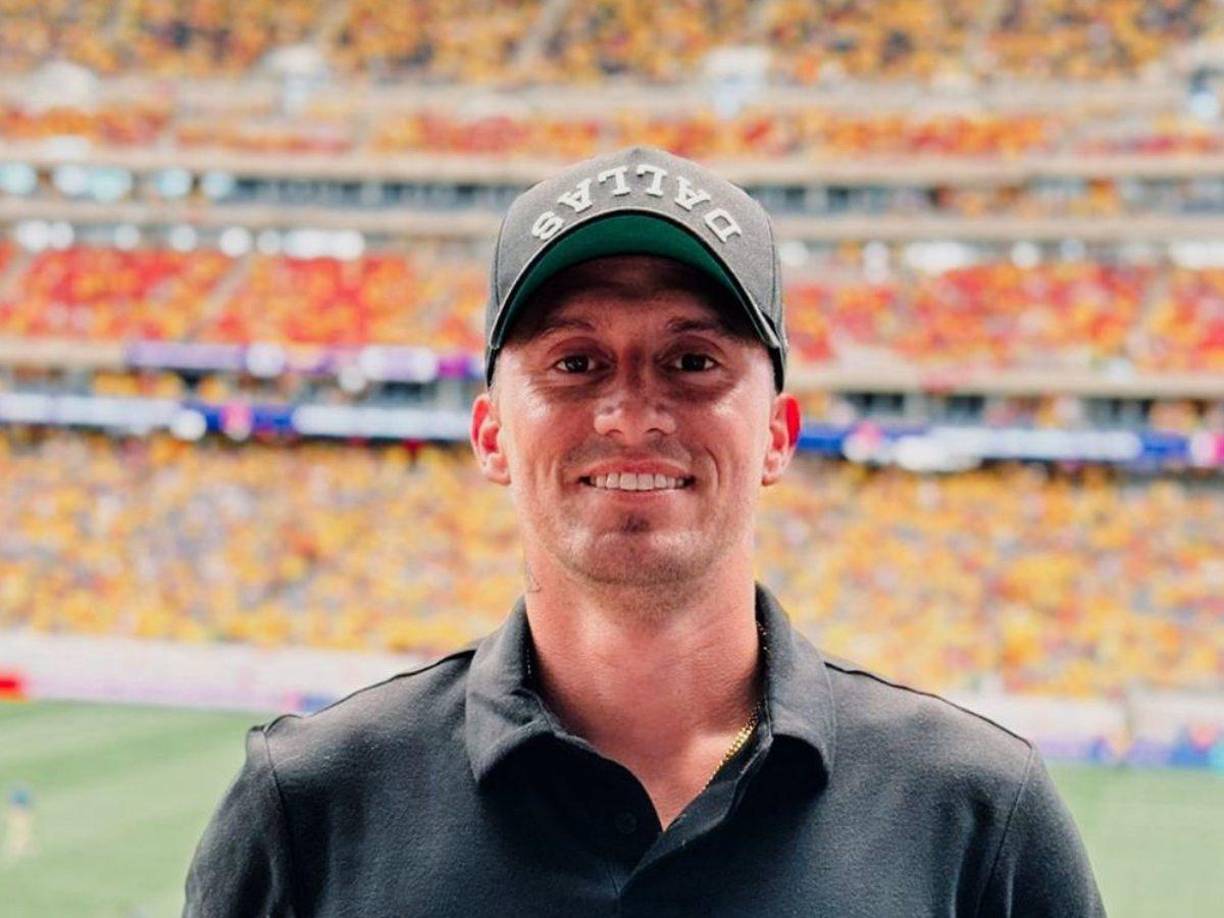 Espíndola demostró buenas condiciones futbolísticas en la Liga Nacional de Honduras. Luego se marchó a países como Costa Rica y Guatemala.