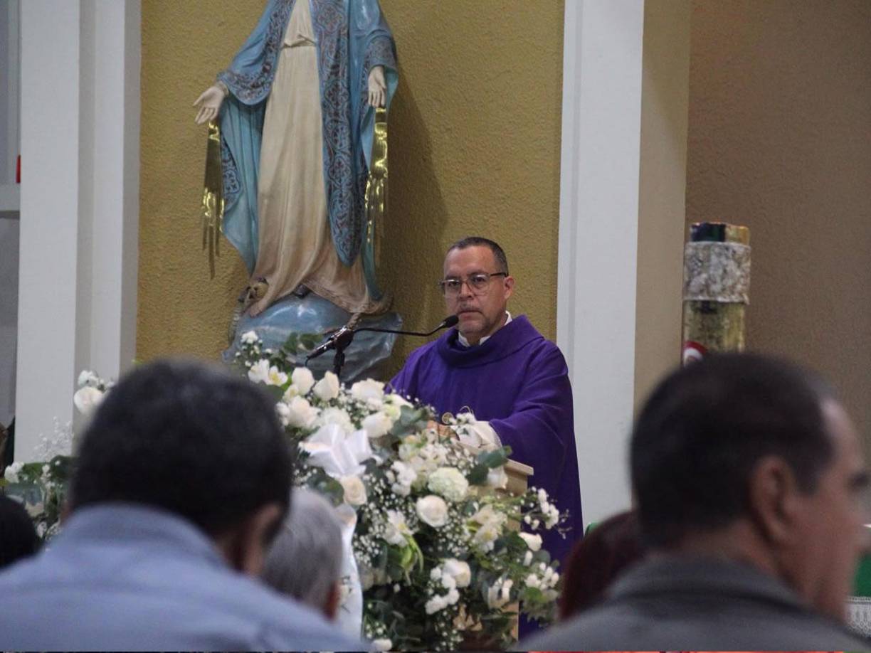 Los restos mortales de Vicente Viera fueron cremados en el cementerio Jardines del Recuerdo en una ceremonia donde las familias y amistades se hicieron presentes.
