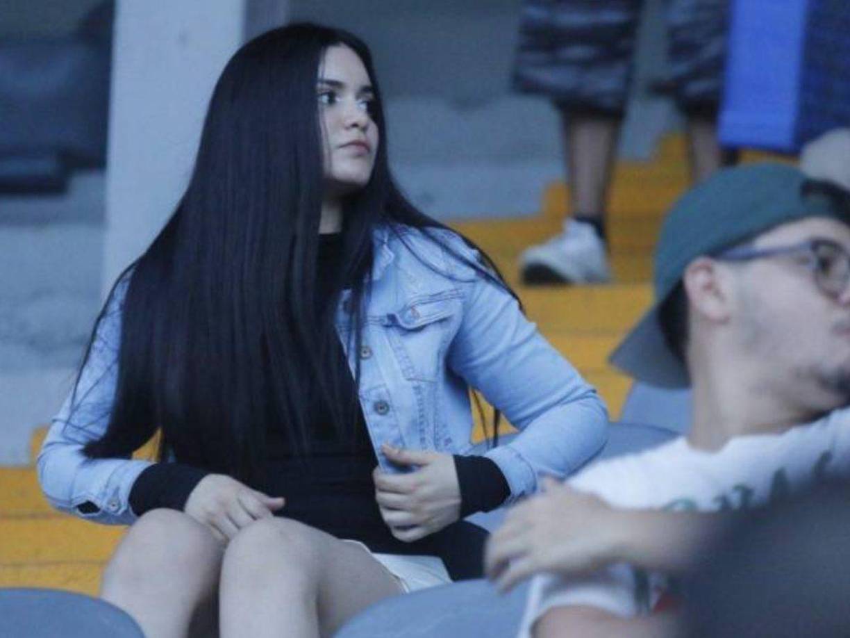 Yamileth nos confesó que se dedica a vender refrescos en los estadios de San Pedro Sula desde el pasado mes de mayo. 
