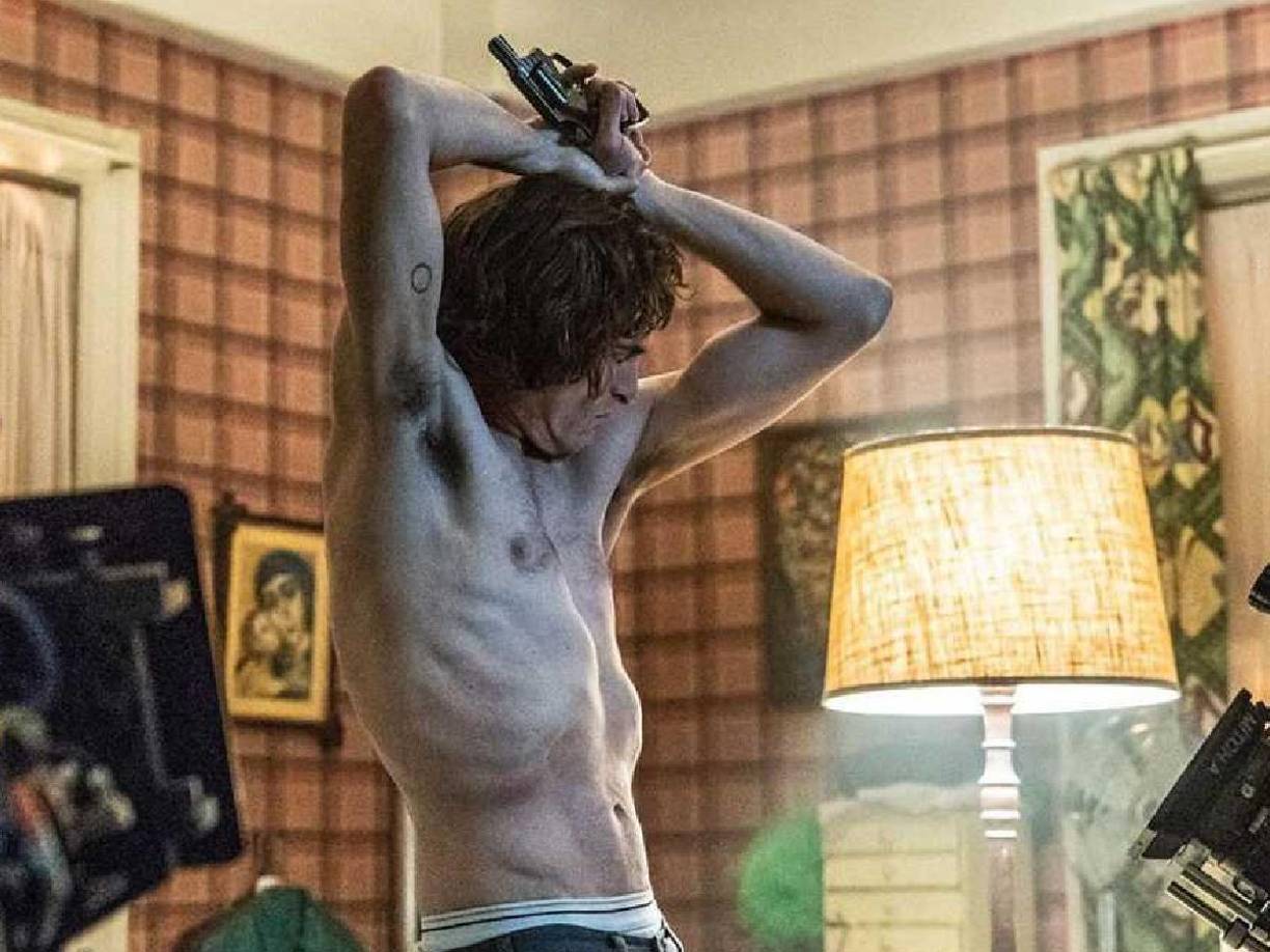 Joaquín Phoenix llevó a cabo una dieta rigurosa en la que perdió 23 kilos, con el objetivo de hacer un cambio radical de apariencia, para otorgarle mayor fluidez y solvencia al personaje de Arthur Fleck.