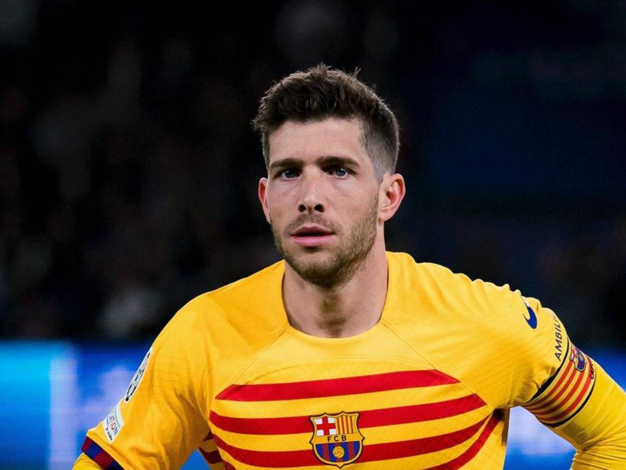 El FC Barcelona informó que Sergi Roberto (32) no seguirá en el club, finalizando así una etapa de 18 años. Llegó a La Masía con 14 años y debutó en el primer equipo con 18, donde disputó 373 partidos conquistando 25 títulos.