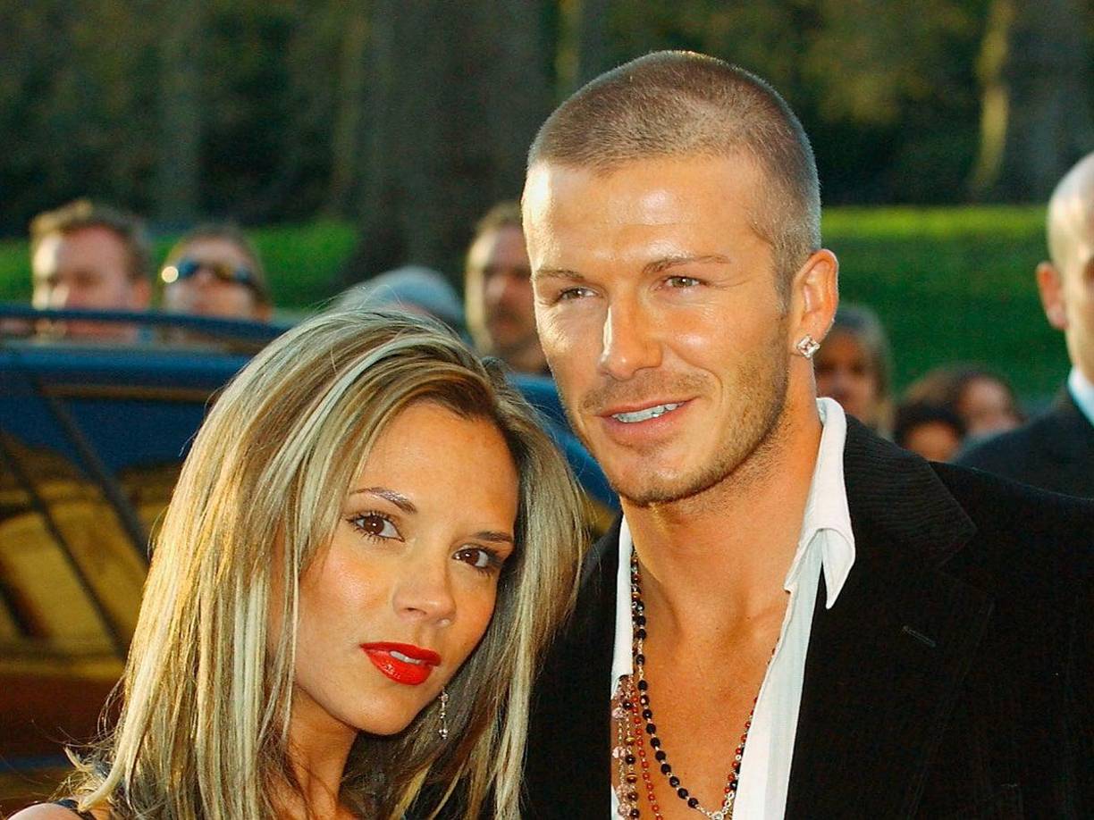 Beckham respondió con un comunicado publicado en The Guardian: “Este fin de semana se publicaron una serie de las acusaciones más ridículas e infundadas sobre David y Victoria Beckham.La pareja continúa negando estas historias y no hará más comentarios en este momento. David y Victoria han contratado abogados en relación con estos asuntos”.
