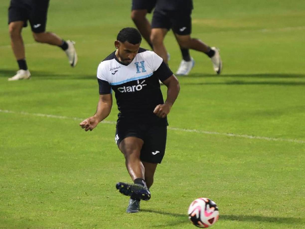 El futbolista que recibió severas críticas en el Honduras vs México, rompió el silencio a través de sus redes sociales.