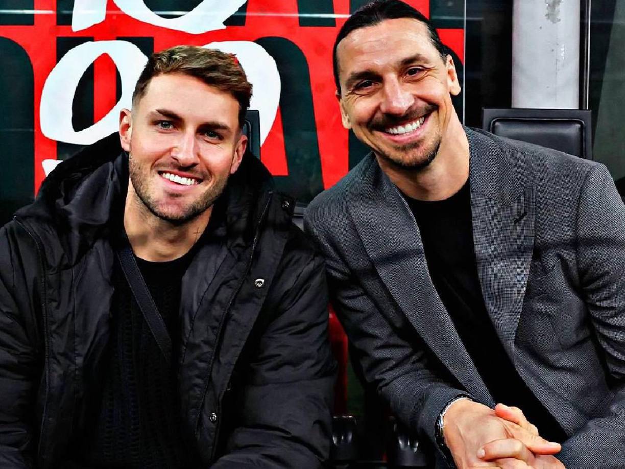 Santiago Giménez llegó a Madonnina para pasar el reconocimiento médico con el Milan. Giménez ya estuvo este domingo en el partido entre el Milan y el Inter (1-1) en San Siro y fue su fichaje oficial.