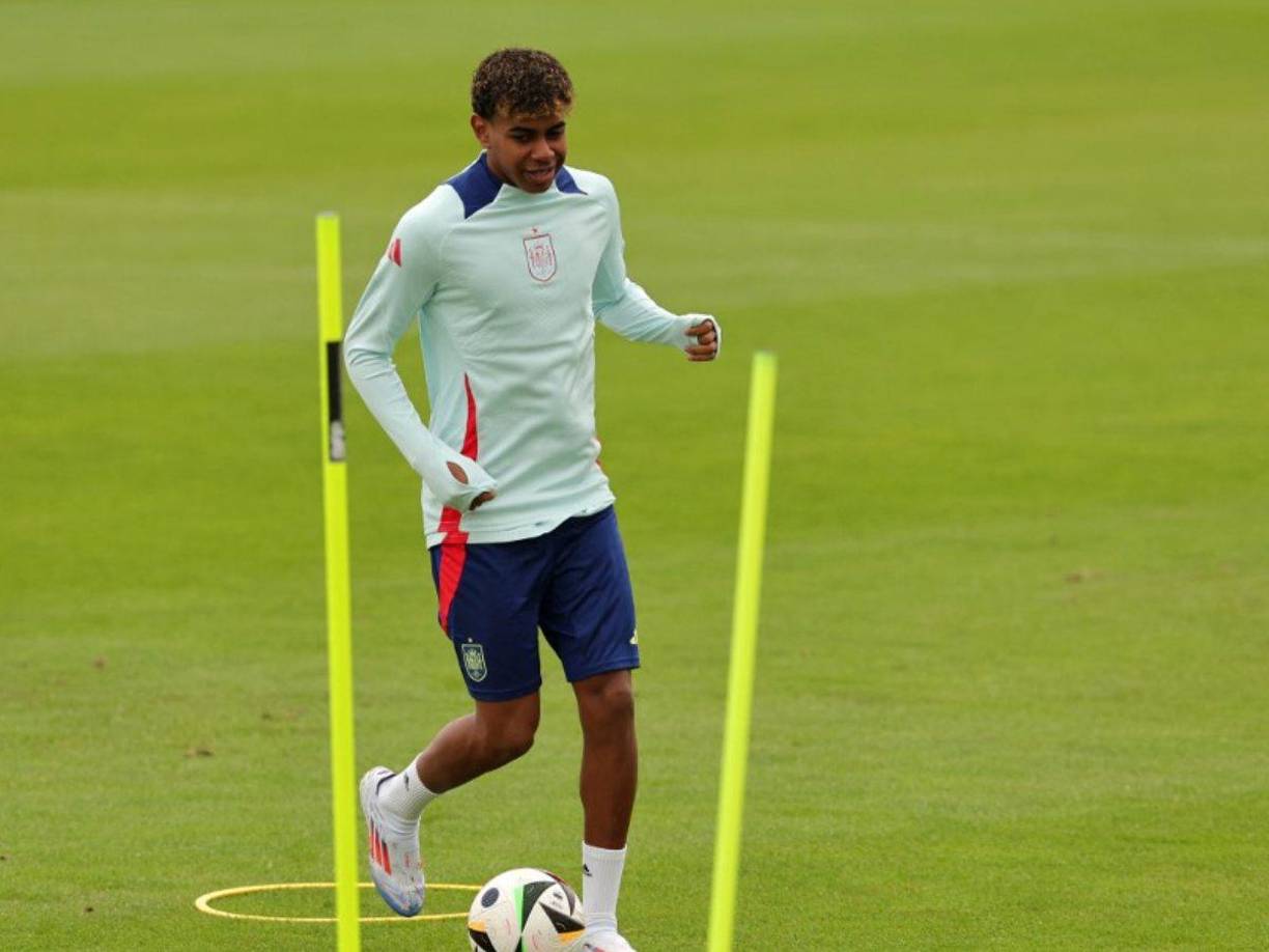 Yamal se convirtió en el futbolista más joven en disputar una Eurocopa.