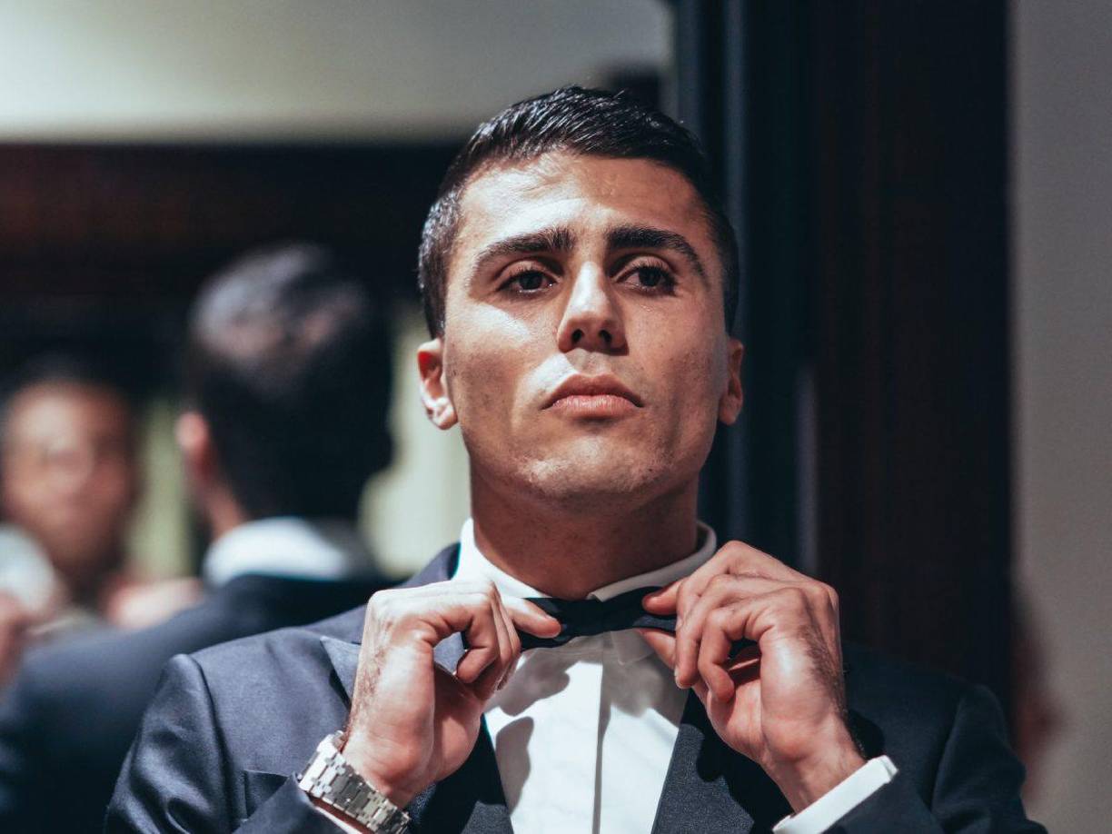 Rodri y su elegancia en la gala del Balón de Oro 2024. 
