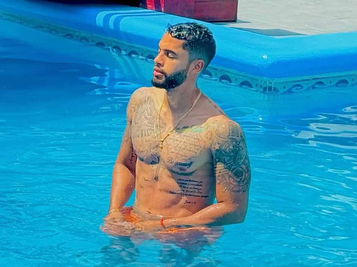 Es un futbolista hondureño con una destacada trayectoria en el fútbol nacional, a lo largo de su carrera, ha tenido la oportunidad de jugar en varios equipos importantes de la Liga Nacional de Honduras.