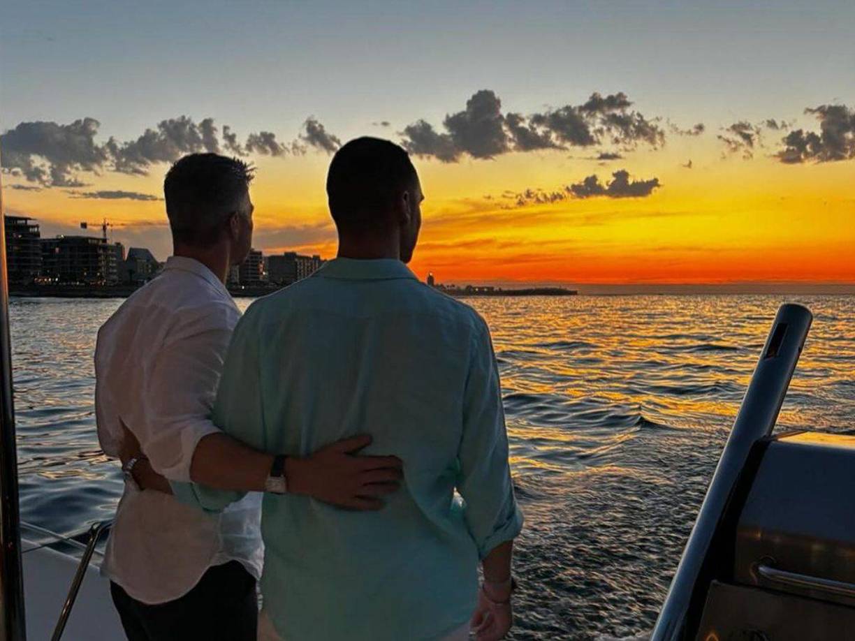 El ex piloto de Fórmula 1 y hermano menor del siete veces campeón del mundo Michael Schumacher publicó una foto en sus redes sociales junto a su actual pareja, Ettiene.