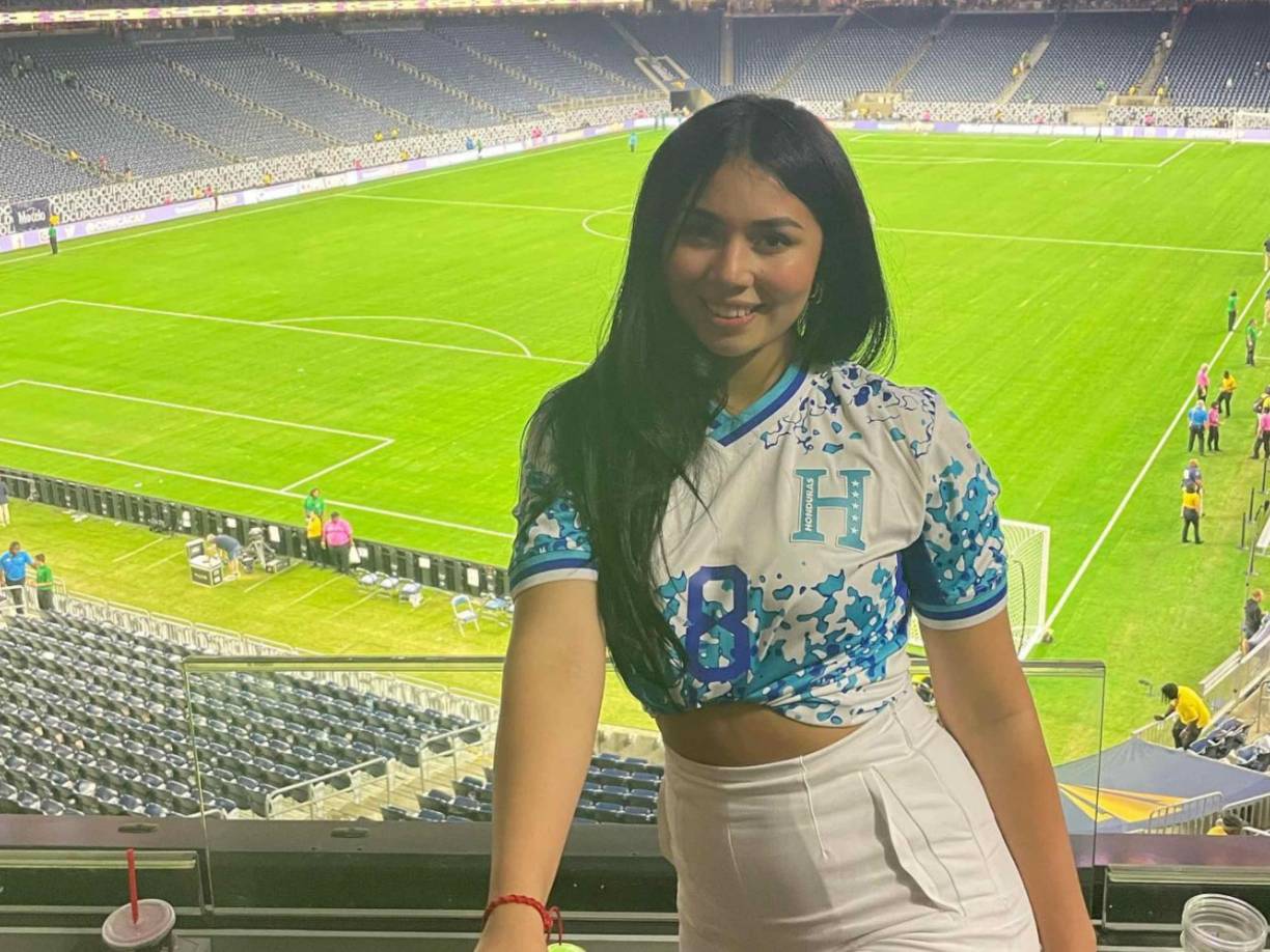 Olanchana convirtió en papá a futbolista hondureño en pleno partido
