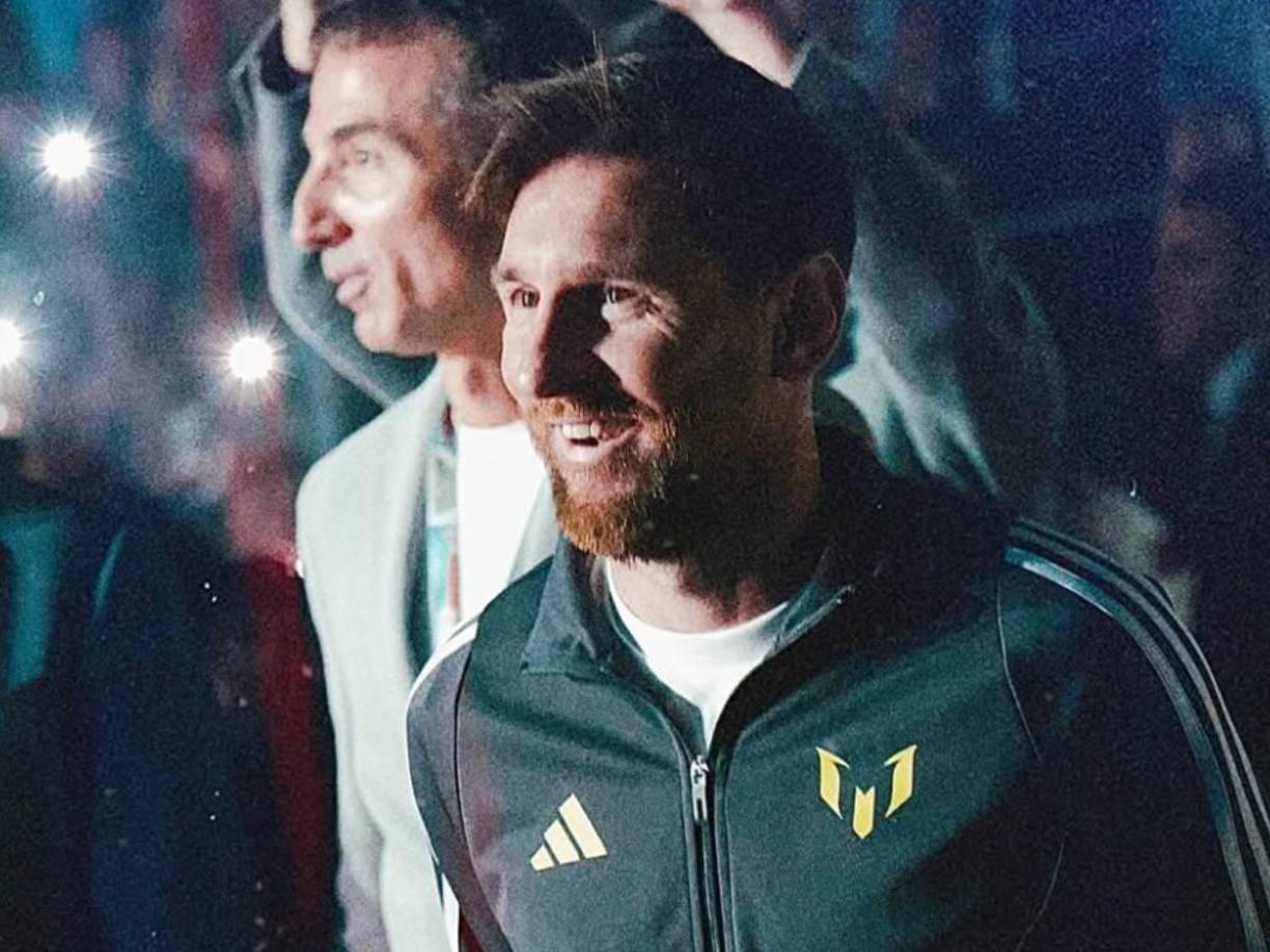 Messi se dio un baño de masas en un concierto benéfico en Bakú.