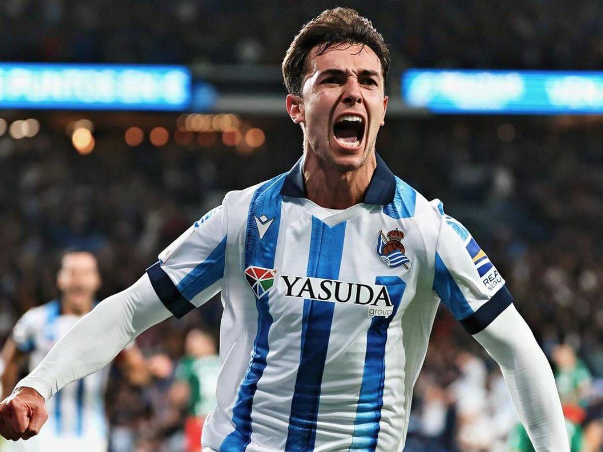 Fabrizio Romano publica que Liverpool tiene entre sus grandes objetivos el fichaje de Zubimendi, volante de la Real Sociedad. El futbolista viene de ganar la Eurocopa con España y su cláusula ronda los 60 millones de euros. Una cifra que estarían dispuestos a pagar en Anfield por sus servicios.